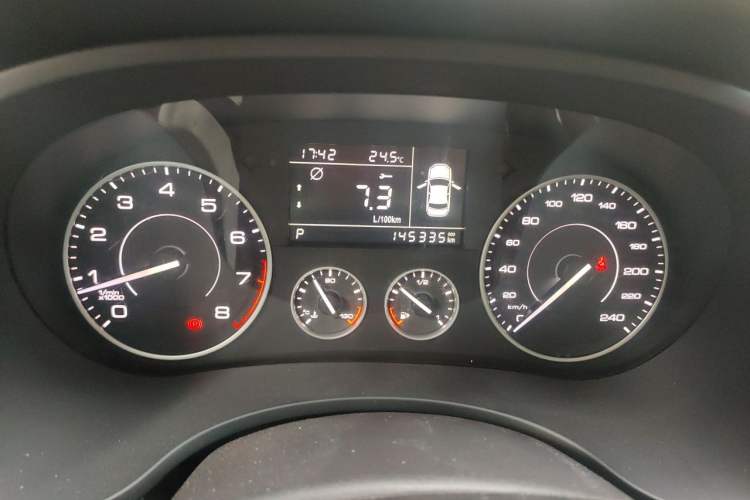 Used BORGWARD BX5 2017 20TGDI Automatic Two-Wheel Drive Pioneer Edition Odometer Close Up