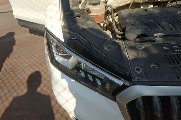Used BORGWARD BX5 2017 20TGDI Automatic Two-Wheel Drive Pioneer Edition Right Front Headlight