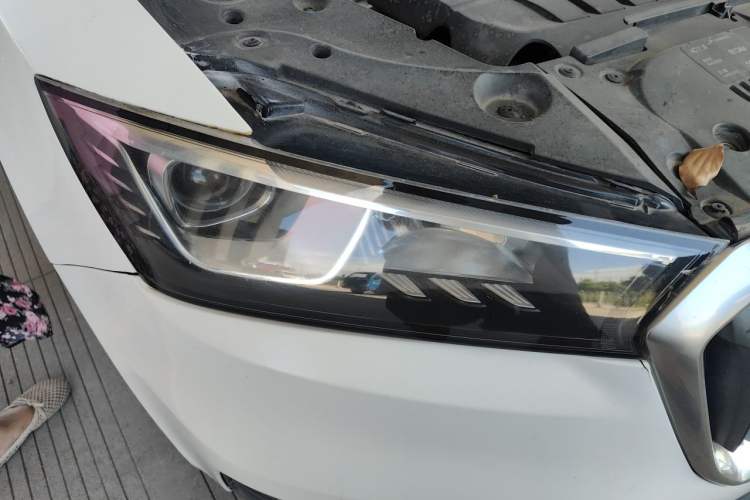 Used BORGWARD BX5 2017 20TGDI Automatic Two-Wheel Drive Pioneer Edition Right Front Headlight