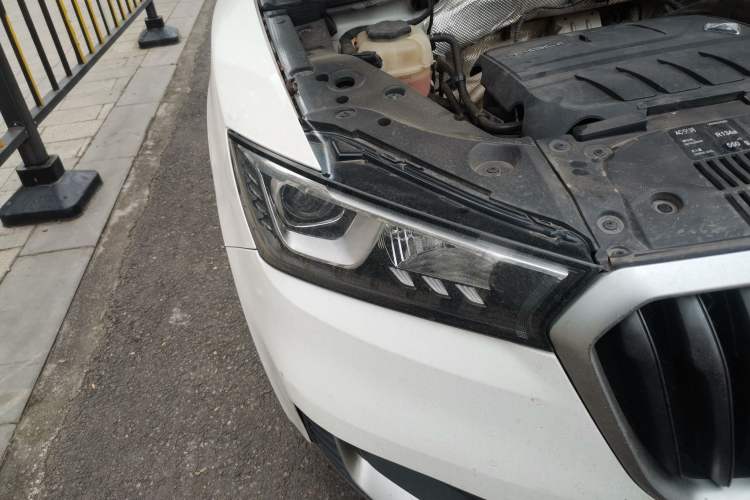 Used BORGWARD BX5 2017 20TGDI Automatic Two-Wheel Drive Pioneer Edition Right Front Headlight