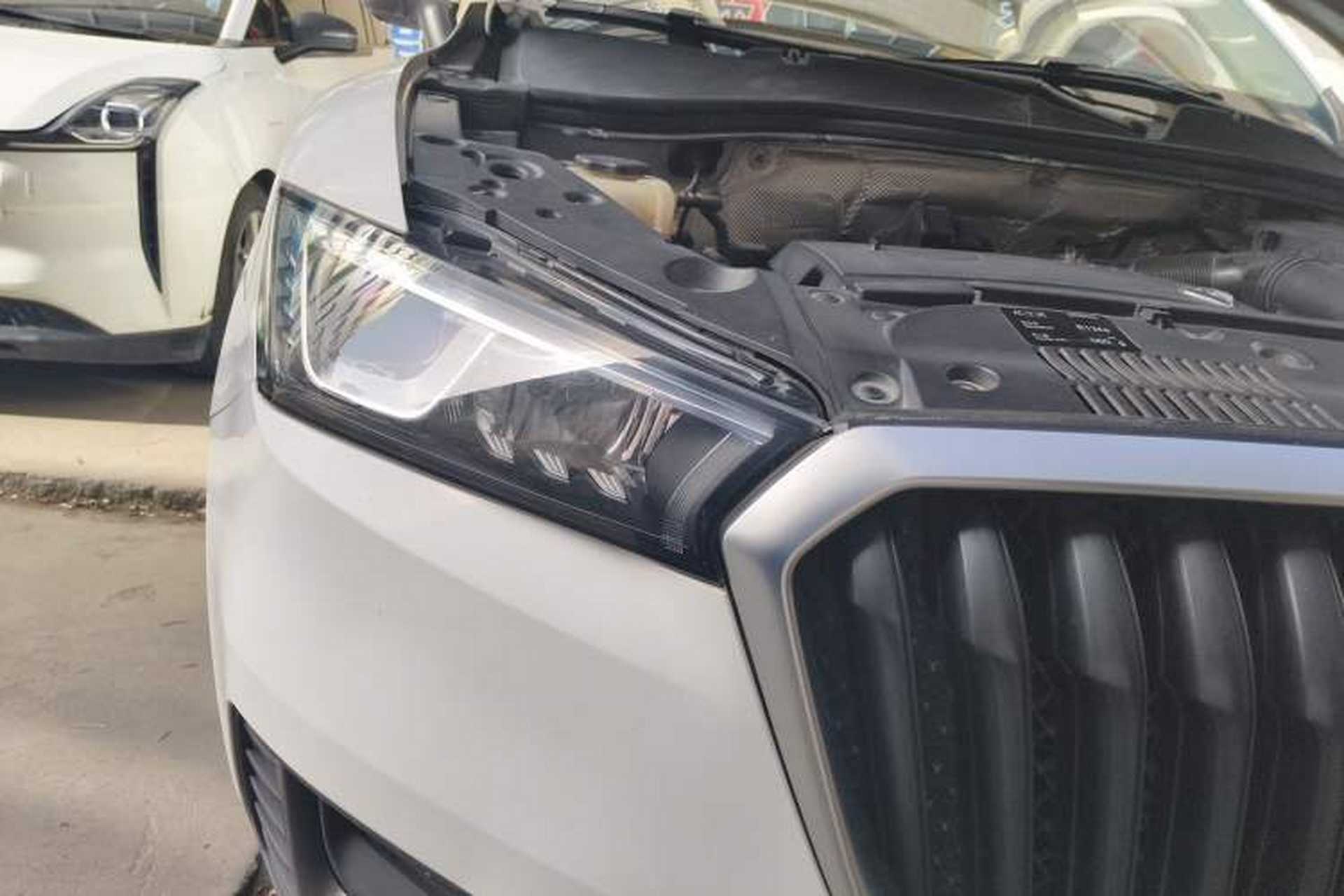 Used BORGWARD BX5 2017 25TGDI Automatic Two-Wheel Drive Sharp Model Right Front Headlight