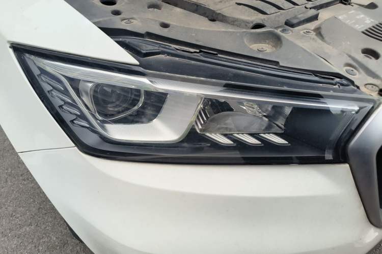 Used BORGWARD BX5 2017 20TGDI Automatic Two-Wheel Drive Pioneer Edition Right Front Headlight