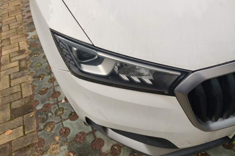 Used BORGWARD BX5 2017 25TGDI Automatic Two-Wheel Drive Sharp Model Right Front Headlight