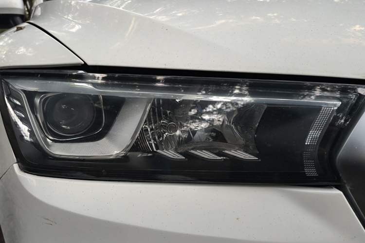Used BORGWARD BX5 2017 20TGDI Automatic Two-Wheel Drive Pioneer Edition Right Front Headlight