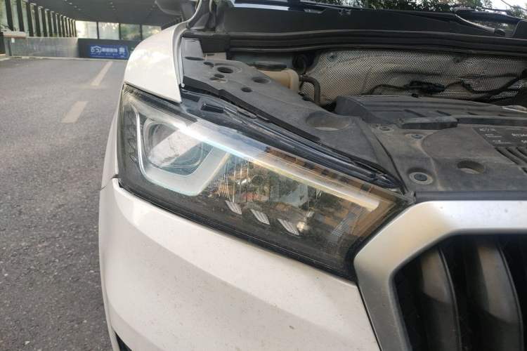 Used BORGWARD BX5 2017 20TGDI Automatic Two-Wheel Drive Pioneer Edition Right Front Headlight