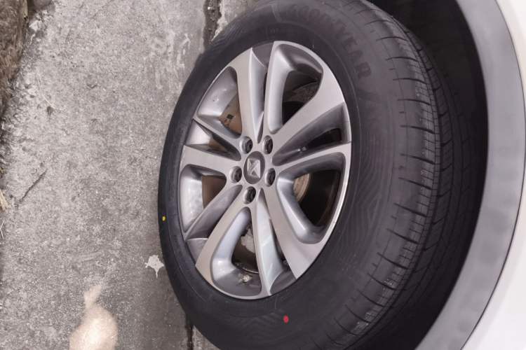 Used BORGWARD BX5 2017 25TGDI Automatic Two-Wheel Drive Smart Enjoyment Model Right Front Wheel Hub