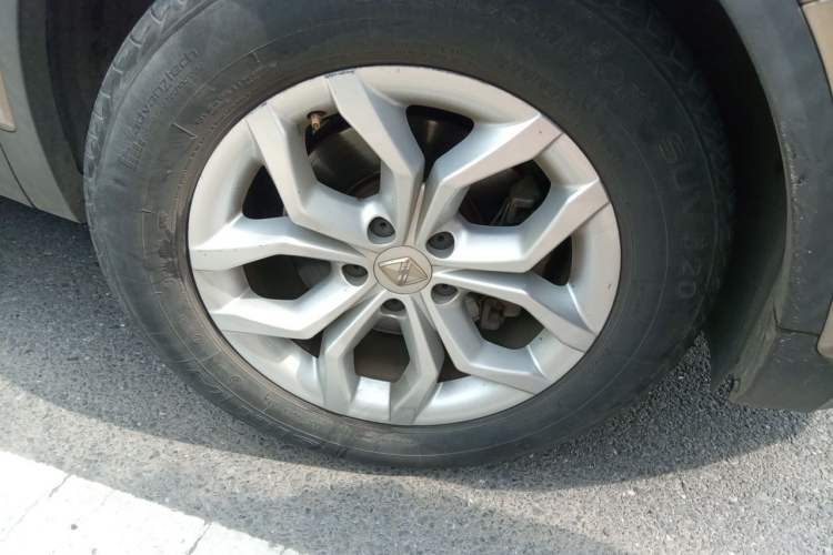 Used BORGWARD BX5 2017 20TGDI Automatic Two-Wheel Drive Entry-Level Edition Right Front Wheel Hub