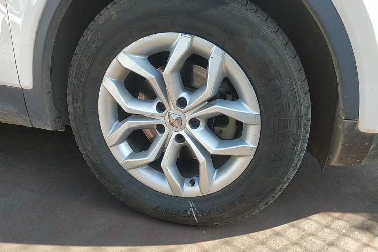 Used BORGWARD BX5 2017 20TGDI Automatic Two-Wheel Drive Pioneer Edition Right Front Wheel Hub