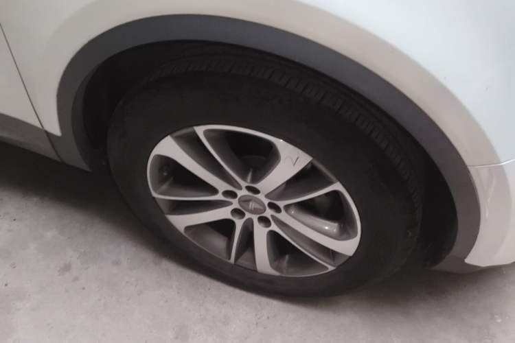Used BORGWARD BX5 2017 25TGDI Automatic Two-Wheel Drive Smart Enjoyment Model Right Front Wheel Hub