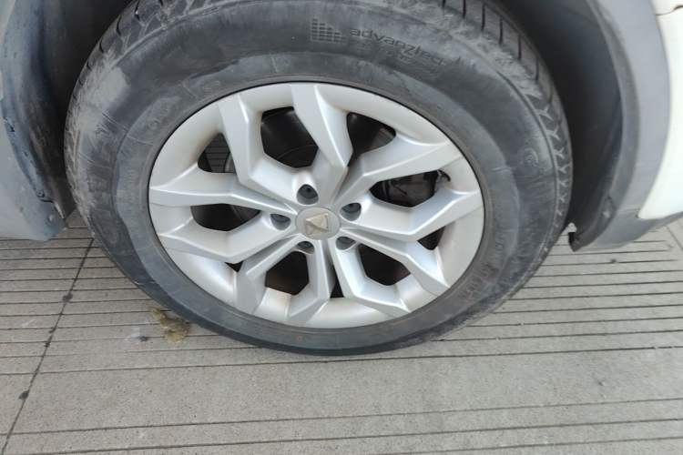 Used BORGWARD BX5 2017 20TGDI Automatic Two-Wheel Drive Pioneer Edition Right Front Wheel Hub