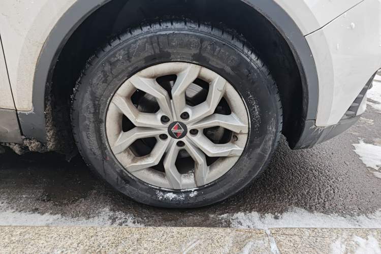Used BORGWARD BX5 2017 20TGDI Automatic Two-Wheel Drive Pioneer Edition Right Front Wheel Hub
