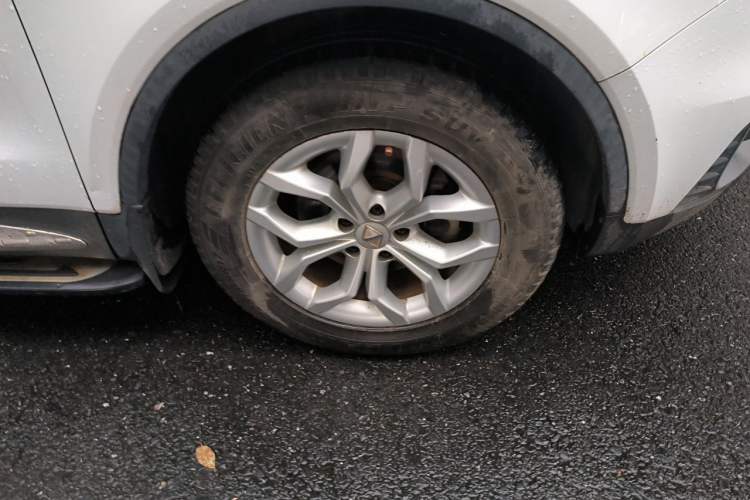 Used BORGWARD BX5 2017 20TGDI Automatic Two-Wheel Drive Pioneer Edition Right Front Wheel Hub