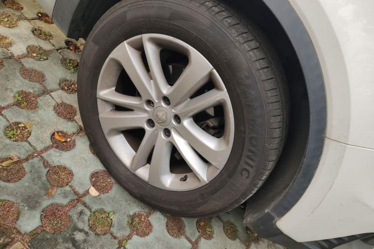 Used BORGWARD BX5 2017 25TGDI Automatic Two-Wheel Drive Sharp Model Right Front Wheel Hub