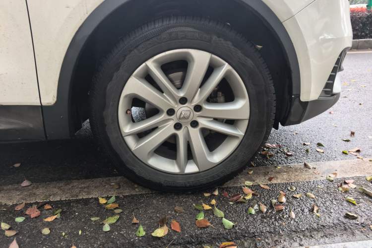 Used BORGWARD BX5 2017 25TGDI Automatic Two-Wheel Drive Fashion Model Right Front Wheel Hub