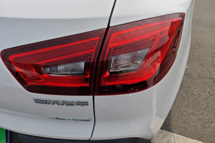 Used BORGWARD BX5 2017 20TGDI Automatic Two-Wheel Drive Pioneer Edition Right Rear Taillight