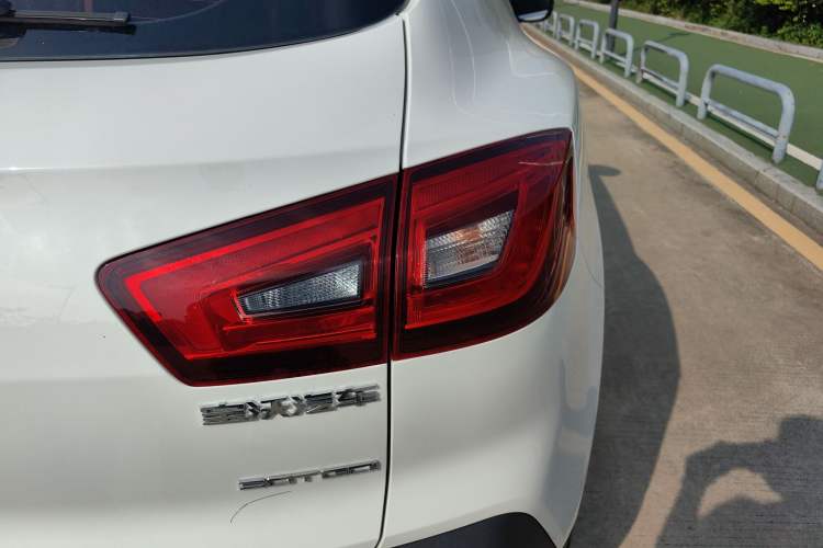 Used BORGWARD BX5 2017 20TGDI Automatic Two-Wheel Drive Leading Edition Right Rear Taillight