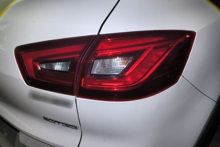 Used BORGWARD BX5 2017 20TGDI Automatic Two-Wheel Drive Pioneer Edition Right Rear Taillight