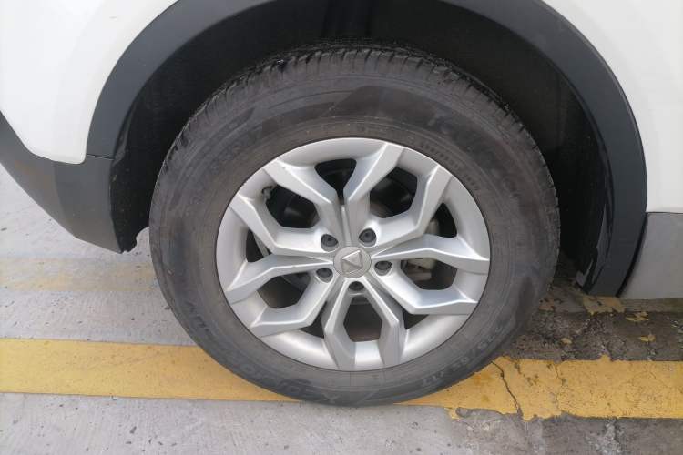 Used BORGWARD BX5 2017 20TGDI Automatic Two-Wheel Drive Pioneer Edition Right Rear Wheel Hub
