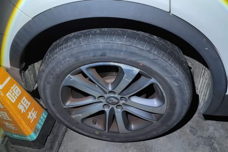 Used BORGWARD BX5 2017 20TGDI Automatic Two-Wheel Drive Pioneer Edition Right Rear Wheel Hub