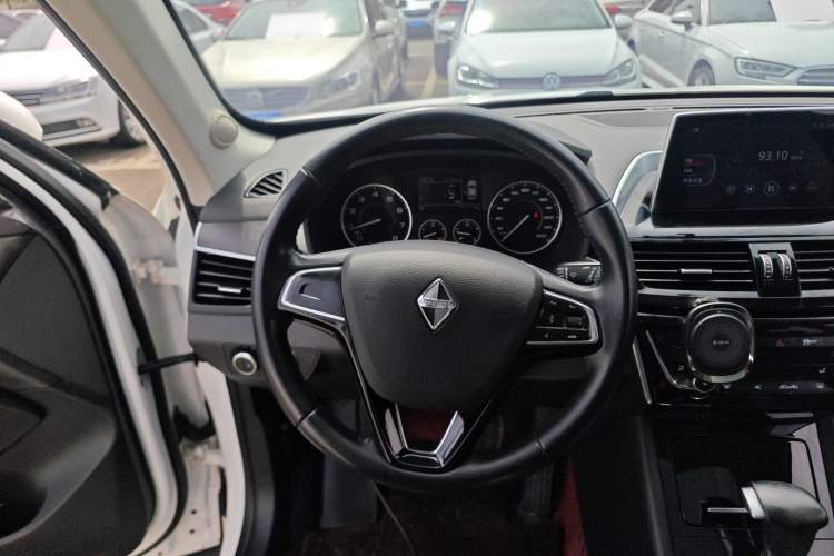 Used BORGWARD BX5 2017 20TGDI Automatic Two-Wheel Drive Pioneer Edition Steering Wheel