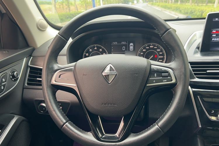 Used BORGWARD BX5 2017 20TGDI Automatic Two-Wheel Drive Pioneer Edition Steering Wheel