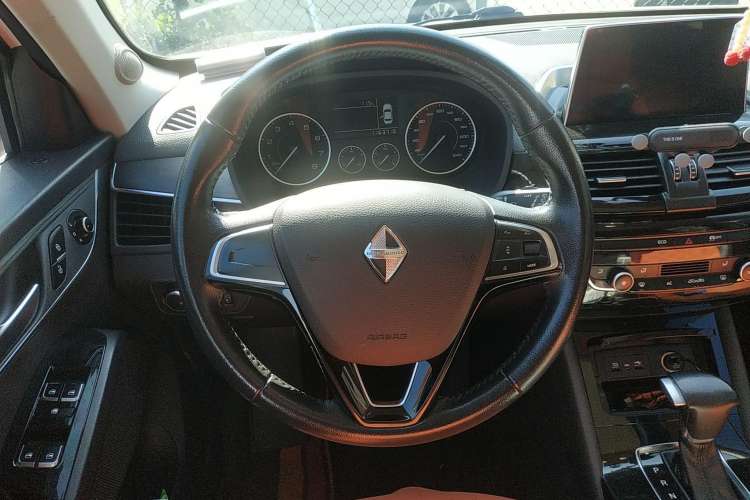 Used BORGWARD BX5 2017 20TGDI Automatic Two-Wheel Drive Pioneer Edition Steering Wheel