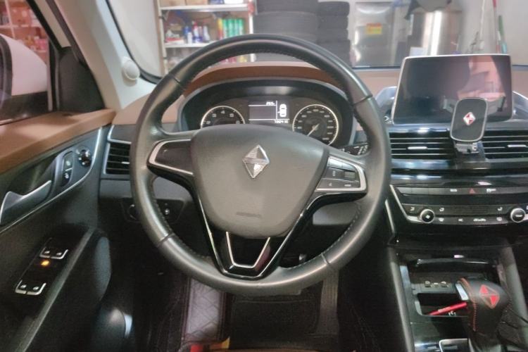 Used BORGWARD BX5 2017 20TGDI Automatic Two-Wheel Drive Pioneer Edition Steering Wheel