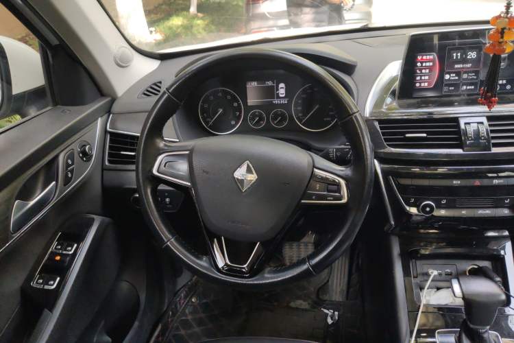 Used BORGWARD BX5 2017 20TGDI Automatic Two-Wheel Drive Pioneer Edition Steering Wheel