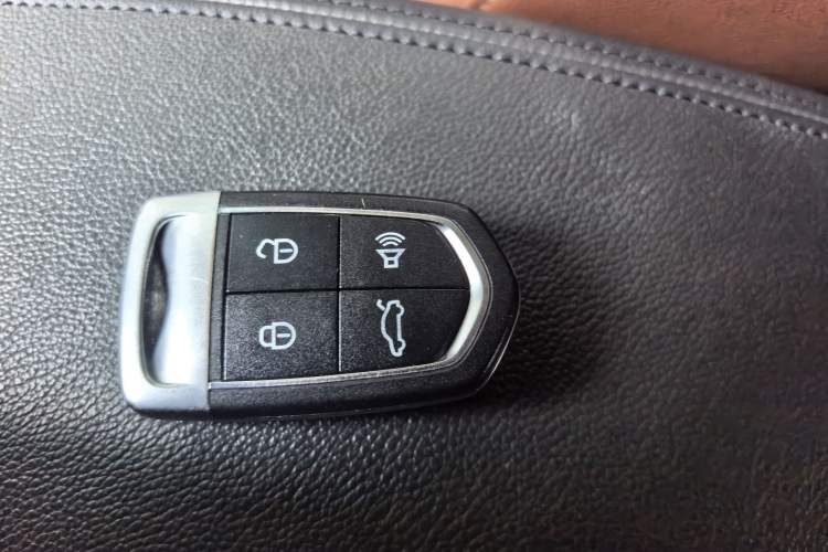 Used BORGWARD BX5 2017 25TGDI Automatic Two-Wheel Drive Fashion Model Vehicle Key