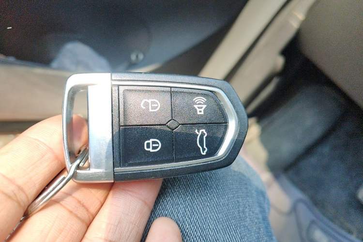 Used BORGWARD BX5 2017 20TGDI Automatic Two-Wheel Drive Pioneer Edition Vehicle Key