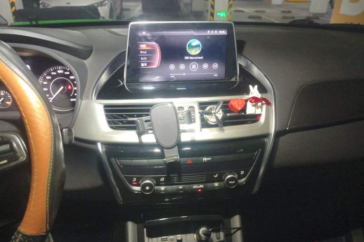 Used BORGWARD BX5 2017 20TGDI Automatic Two-Wheel Drive Pioneer Edition Audio And AC Panel