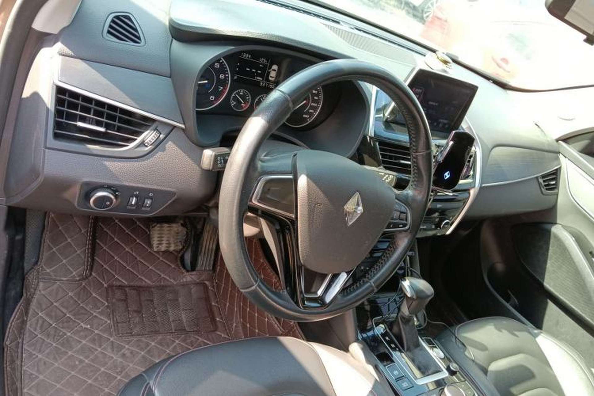 Used BORGWARD BX5 2017 20TGDI Automatic Two-Wheel Drive Pioneer Edition Center Console
