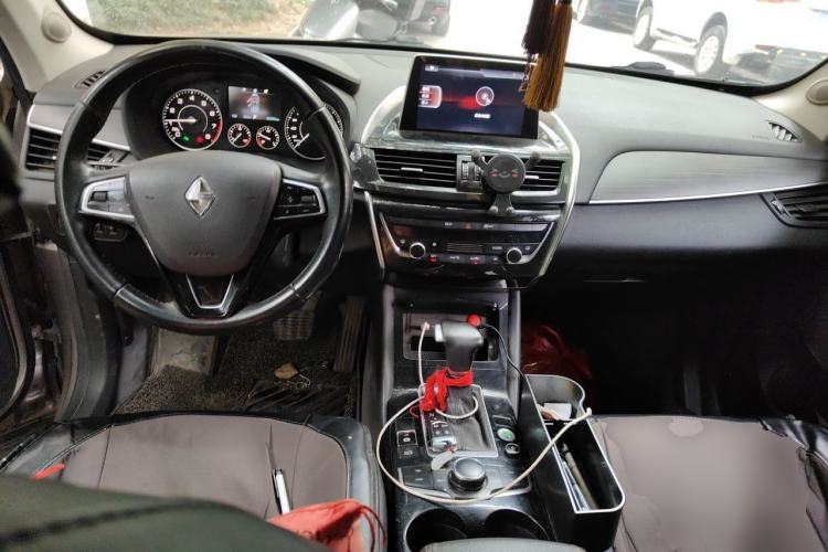 Used BORGWARD BX5 2017 25TGDI Automatic Two-Wheel Drive Fashion Plus Model Center Console