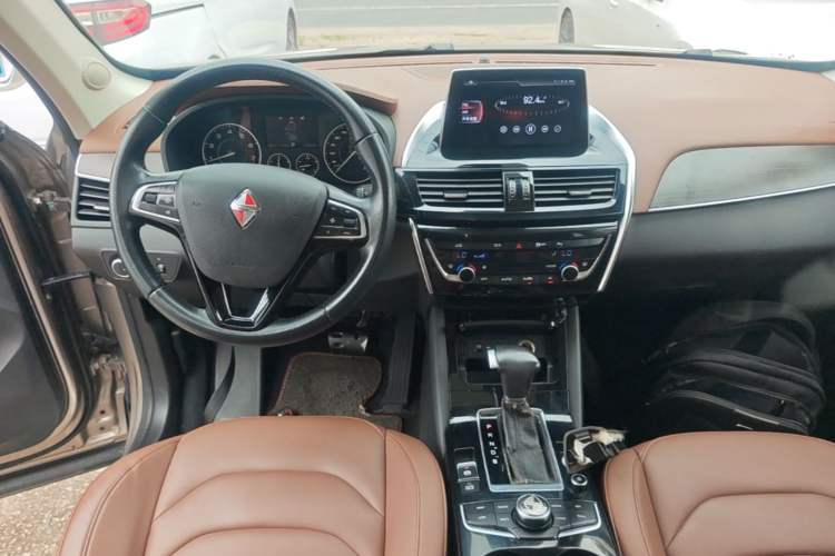Used BORGWARD BX5 2017 20TGDI Automatic Two-Wheel Drive Leading Edition Center Console