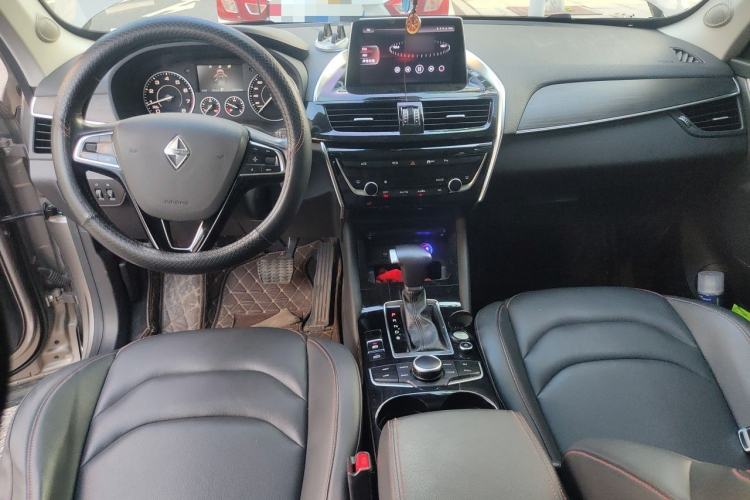 Used BORGWARD BX5 2017 20TGDI Automatic Two-Wheel Drive Leading Edition Center Console