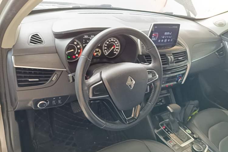 Used BORGWARD BX5 2017 20TGDI Automatic Two-Wheel Drive Pioneer Edition Center Console