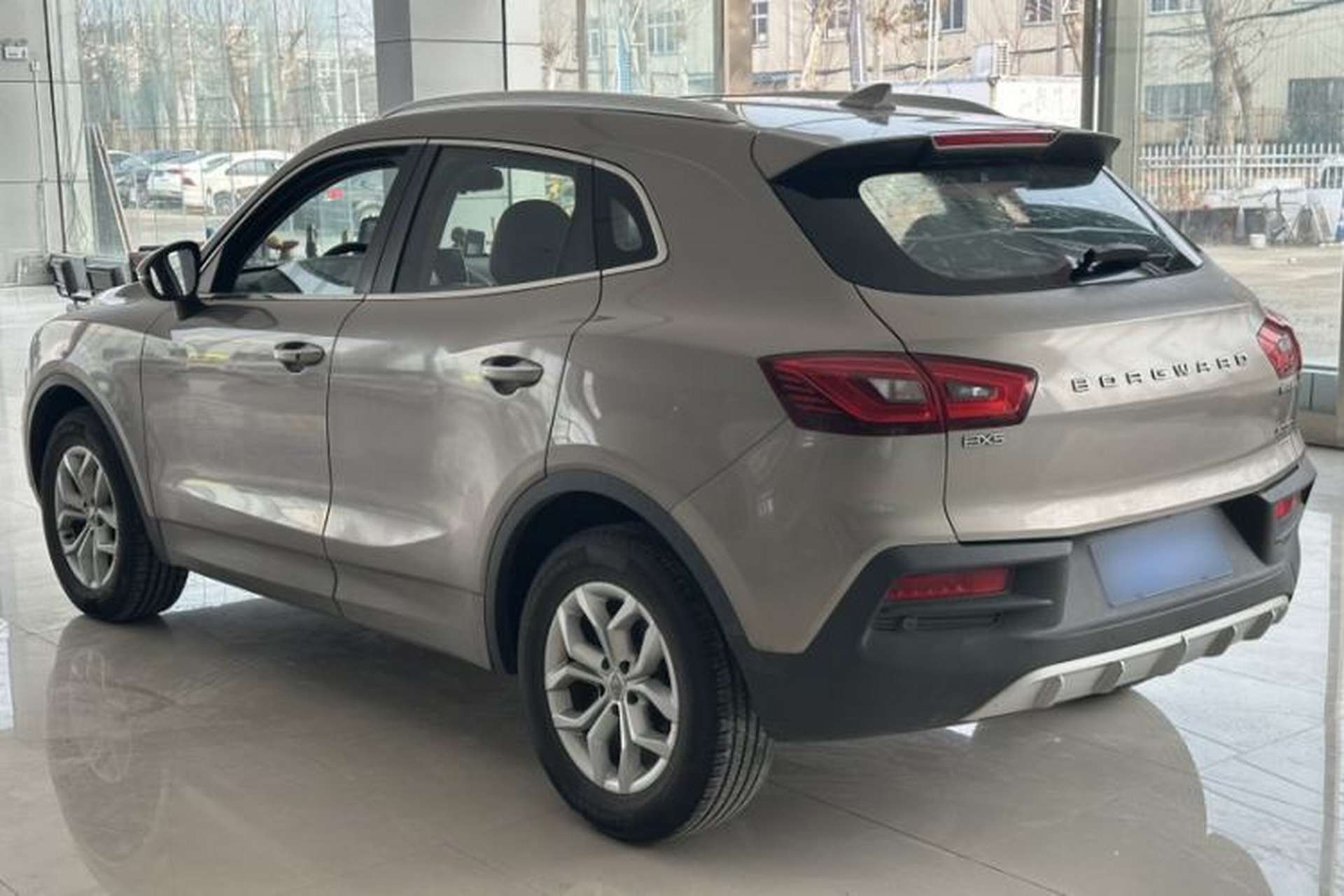 Used BORGWARD BX5 2017 20TGDI Automatic Two-Wheel Drive Pioneer Edition Exterior 3