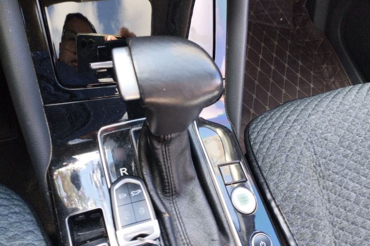 Used BORGWARD BX5 2017 20TGDI Automatic Two-Wheel Drive Pioneer Edition Gear Lever