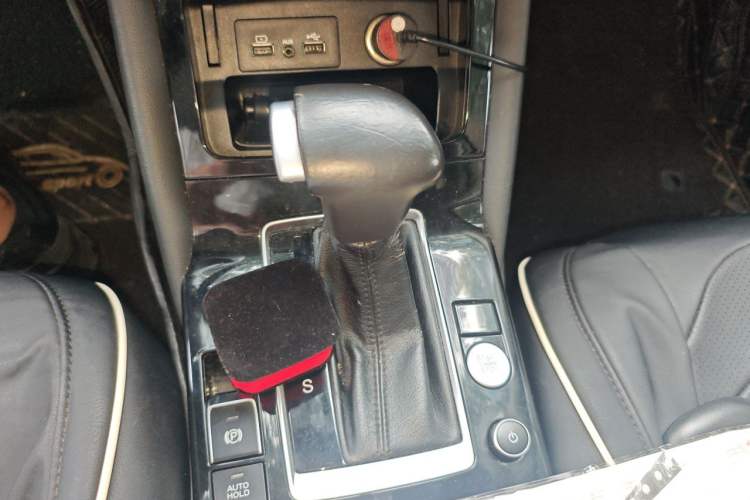 Used BORGWARD BX5 2017 20TGDI Automatic Two-Wheel Drive Pioneer Edition Gear Lever