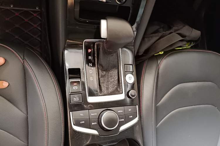 Used BORGWARD BX5 2017 20TGDI Automatic Two-Wheel Drive Pioneer Edition Gear Lever