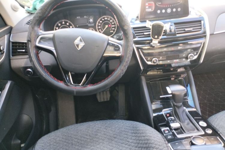 Used BORGWARD BX5 2017 20TGDI Automatic Two-Wheel Drive Pioneer Edition Interior 2