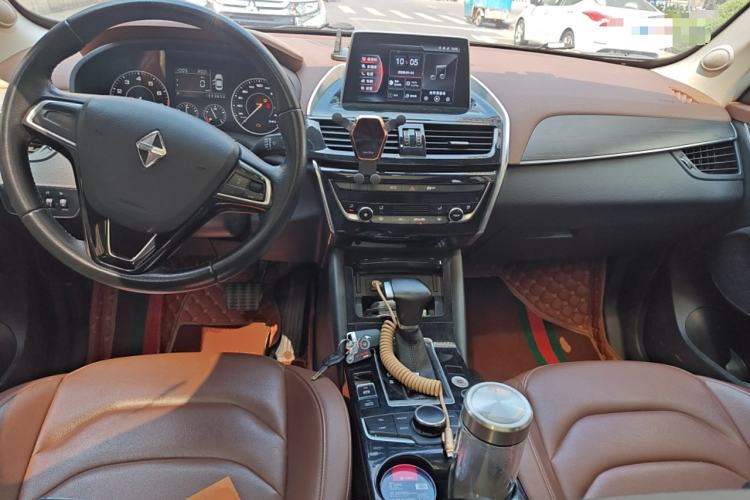 Used BORGWARD BX5 2017 20TGDI Automatic Two-Wheel Drive Pioneer Edition Interior 2