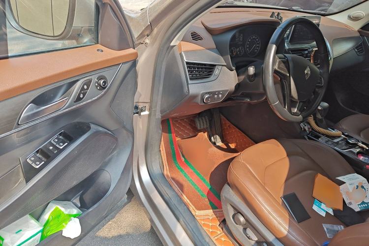 Used BORGWARD BX5 2017 20TGDI Automatic Two-Wheel Drive Pioneer Edition Interior 3