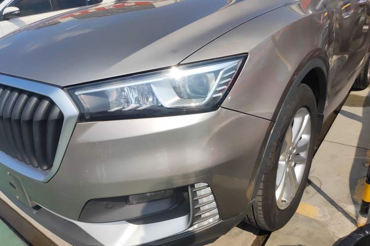Used BORGWARD BX5 2017 25TGDI Automatic Two-Wheel Drive Sharp Model Left Front Headlight