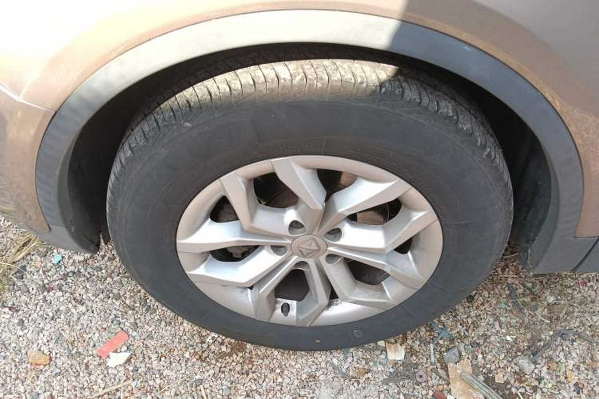 Used BORGWARD BX5 2017 20TGDI Automatic Two-Wheel Drive Pioneer Edition Left Front Wheel Hub