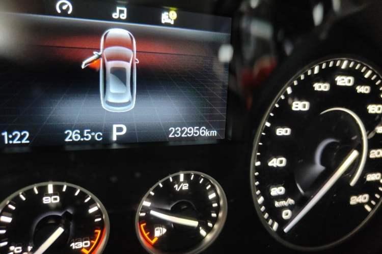 Used BORGWARD BX5 2017 25TGDI Automatic Two-Wheel Drive Fashion Plus Model Odometer Close Up