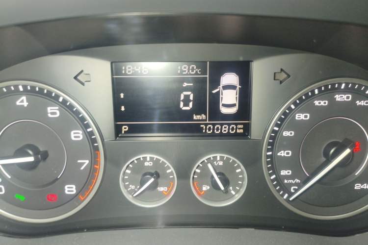 Used BORGWARD BX5 2017 20TGDI Automatic Two-Wheel Drive Pioneer Edition Odometer Close Up