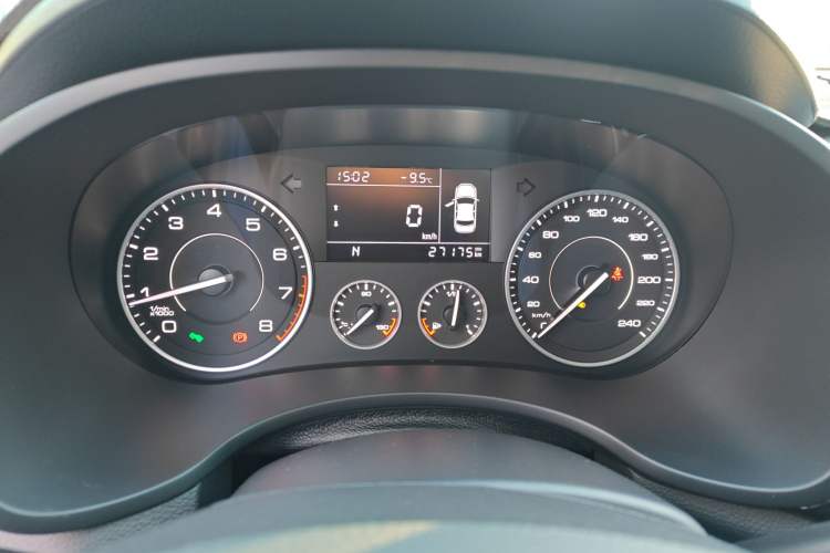 Used BORGWARD BX5 2017 20TGDI Automatic Two-Wheel Drive Pioneer Edition Odometer Close Up
