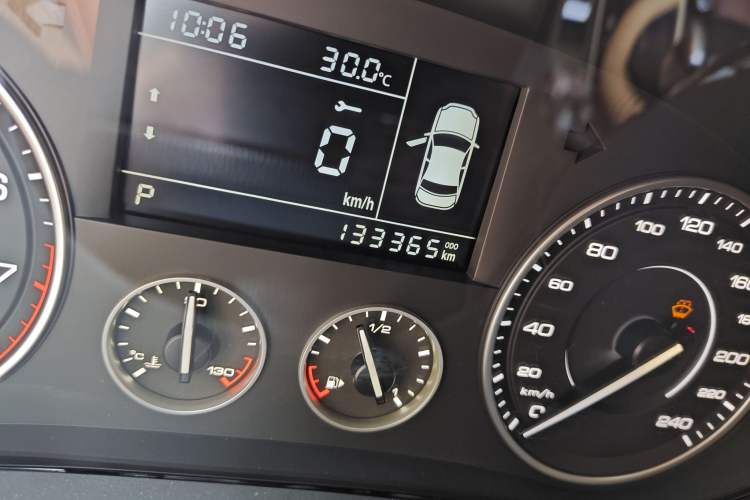 Used BORGWARD BX5 2017 20TGDI Automatic Two-Wheel Drive Pioneer Edition Odometer Close Up