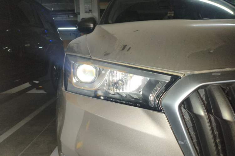 Used BORGWARD BX5 2017 20TGDI Automatic Two-Wheel Drive Pioneer Edition Right Front Headlight